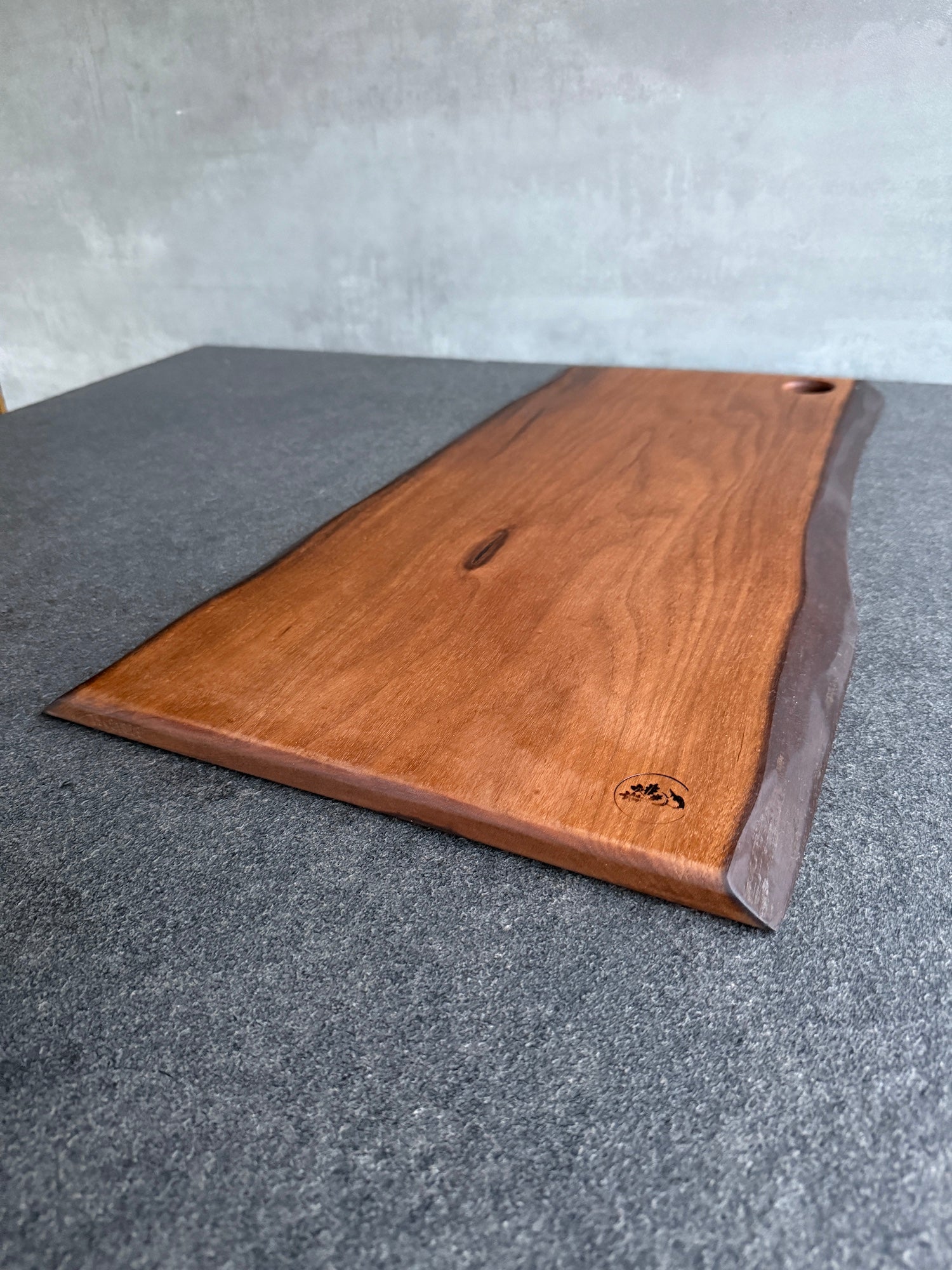 Nussbaum Schneidebrett mit Waldkante