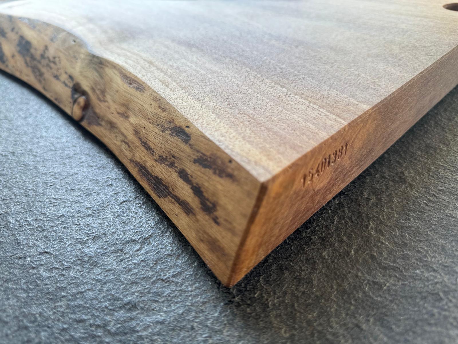 Detailaufnahme der glatten, geölten Oberfläche