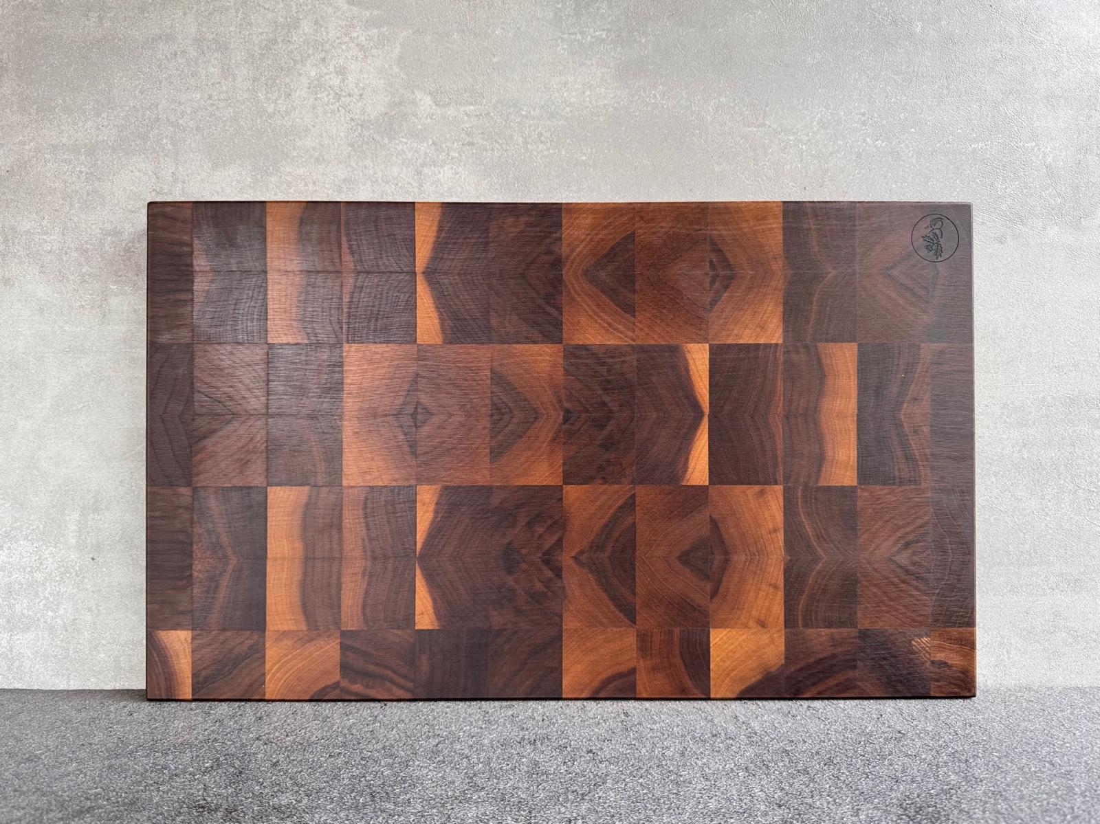 50 cm breites Nussbaum Stirnnholz Schneidebrett.