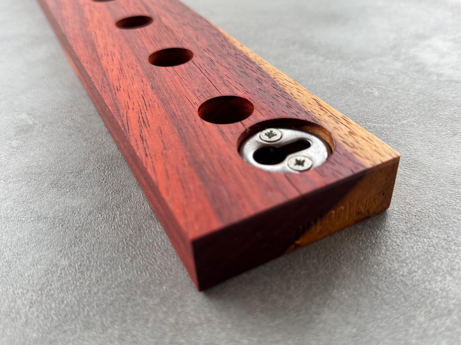 Rückseite von Messerleiste für 2, 4 und 6 Messer, magnetisch, aus Padouk - Spessartbrett