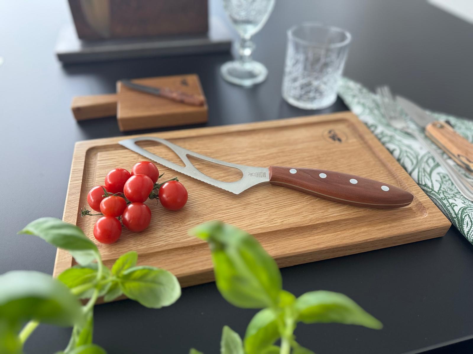 Steakbrett aus Eichenholz mit einer Saftrille