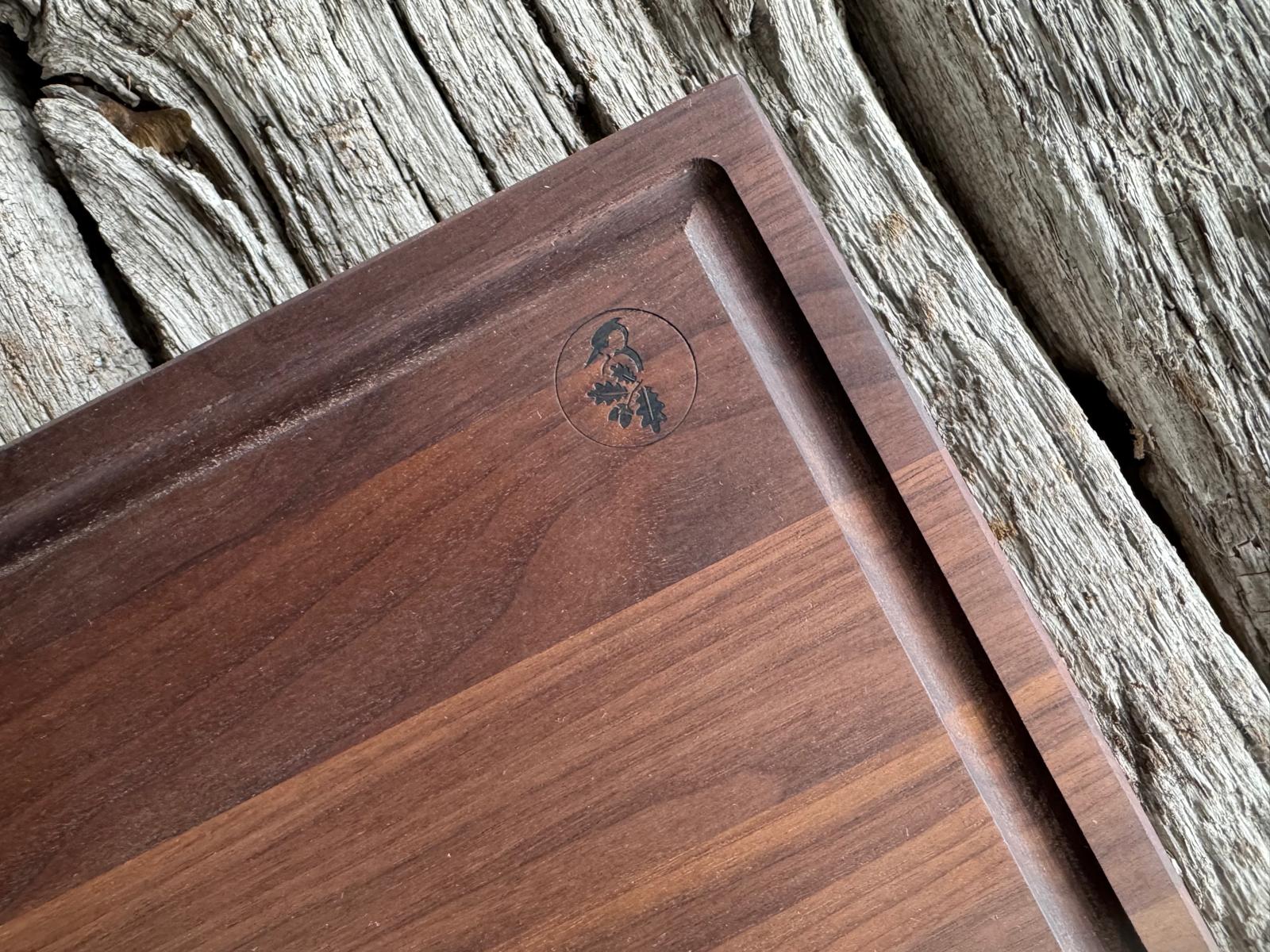 Detailansicht Saftrinne Nussbaum Schneidebrett