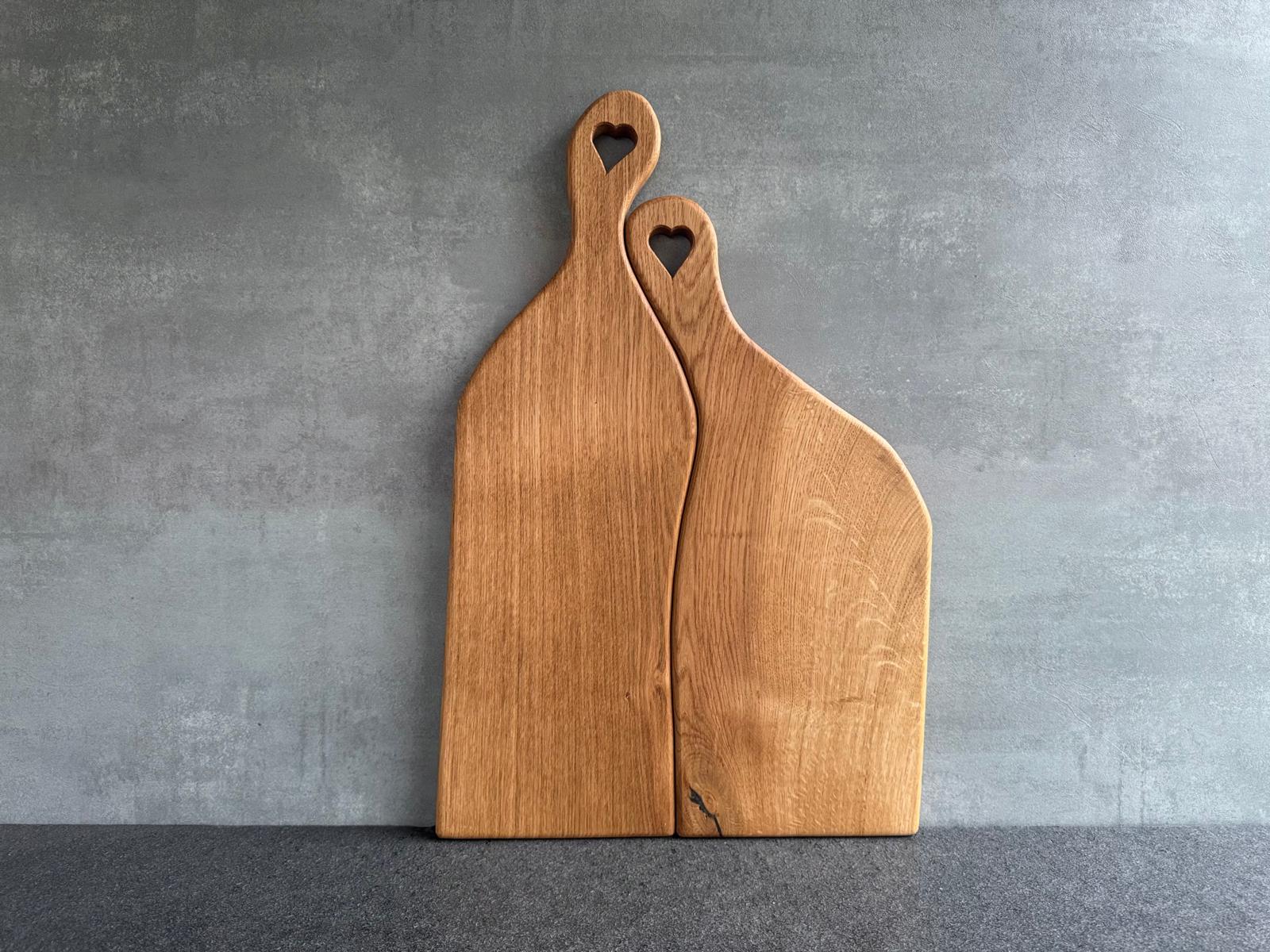 Rückseite Partnerbrett aus einem Stück Eiche mit Herz im Griff