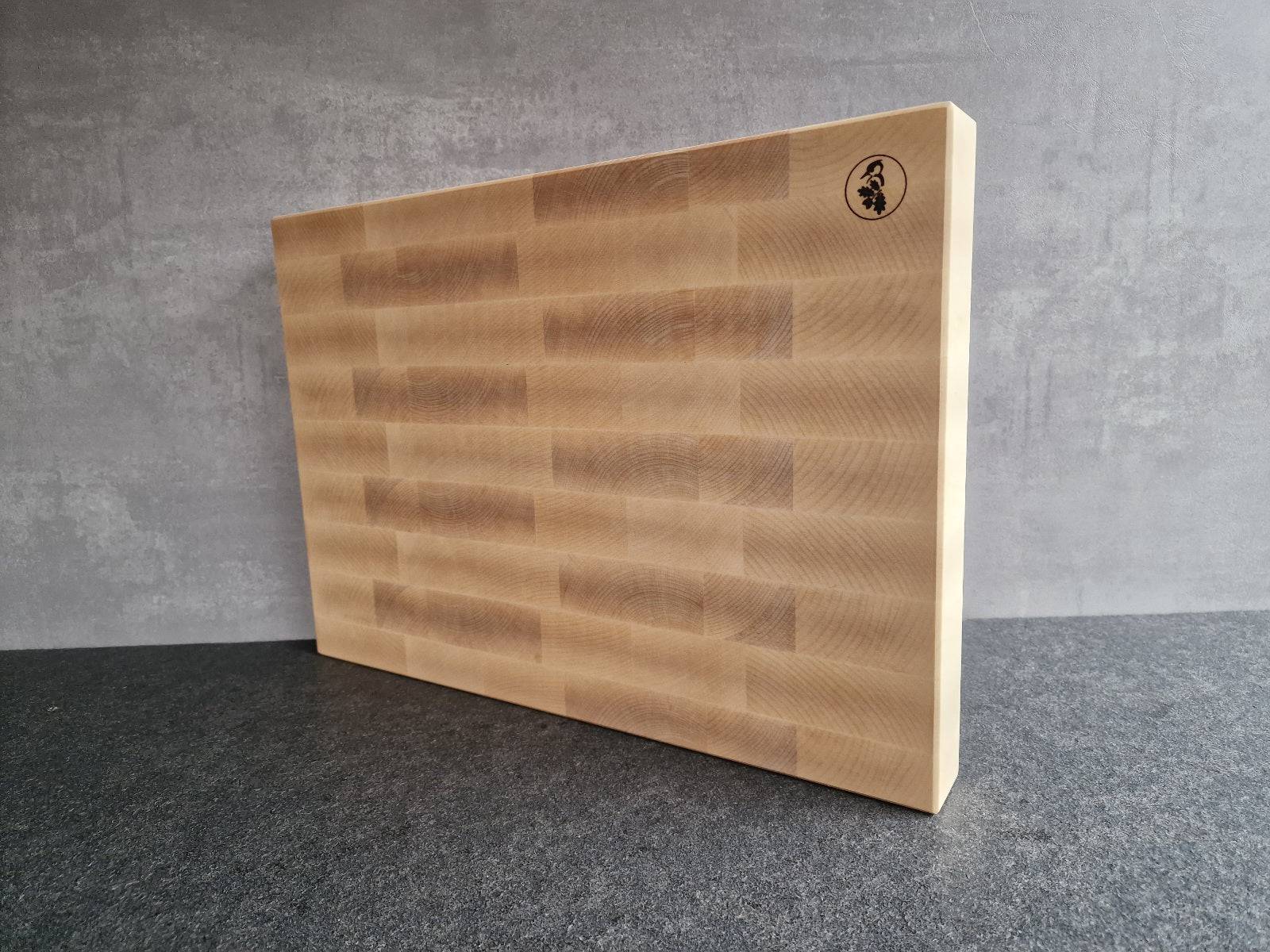 Seitenansicht eines Hirnholz Schneidebrettes aus Ahorn