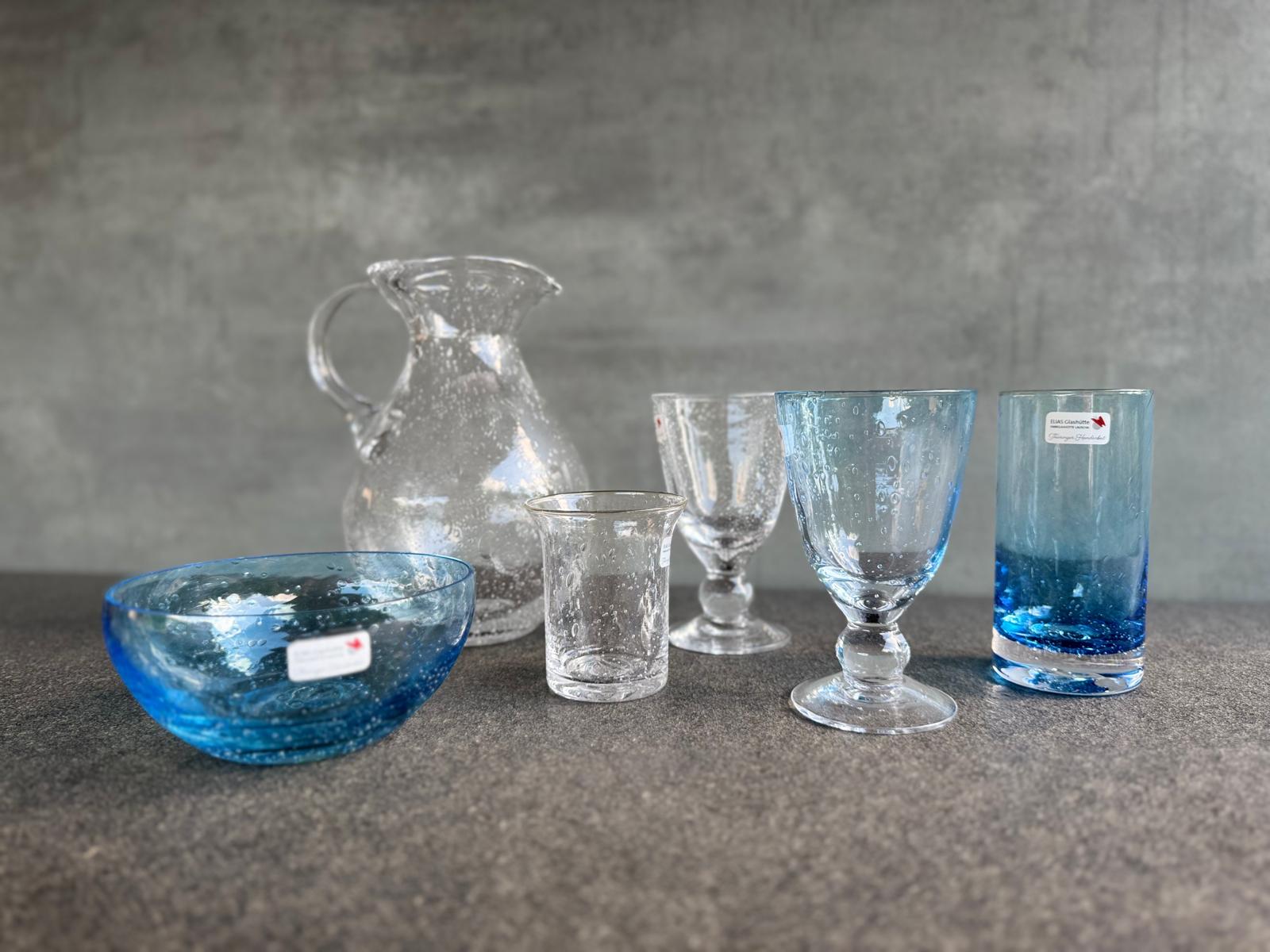 Antikglas in klar und azurblau