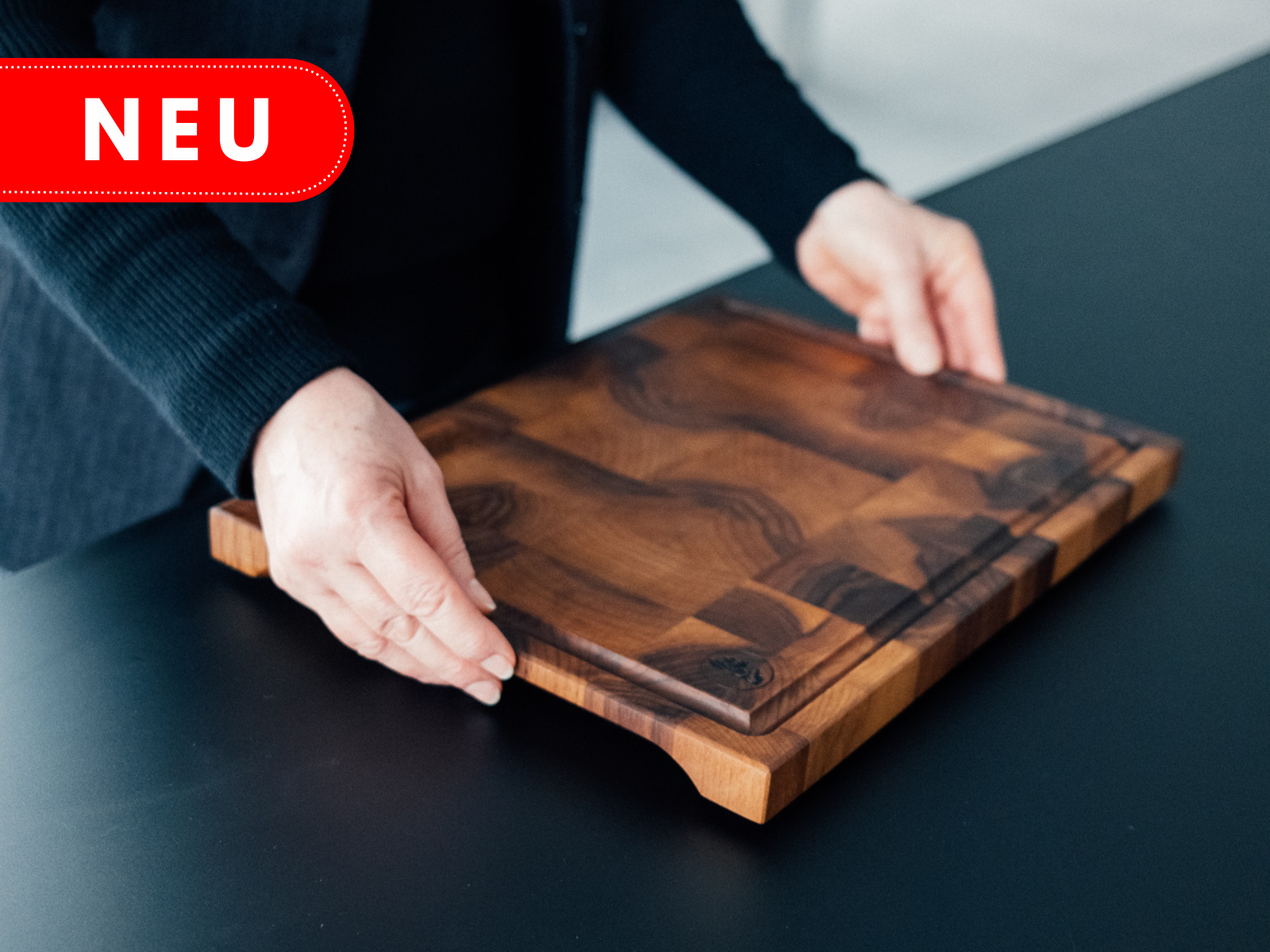 Stirnholz Schneidebrett Nussbaum 2,5 cm - mit Saftrille und Griffmulden - Spessartbrett