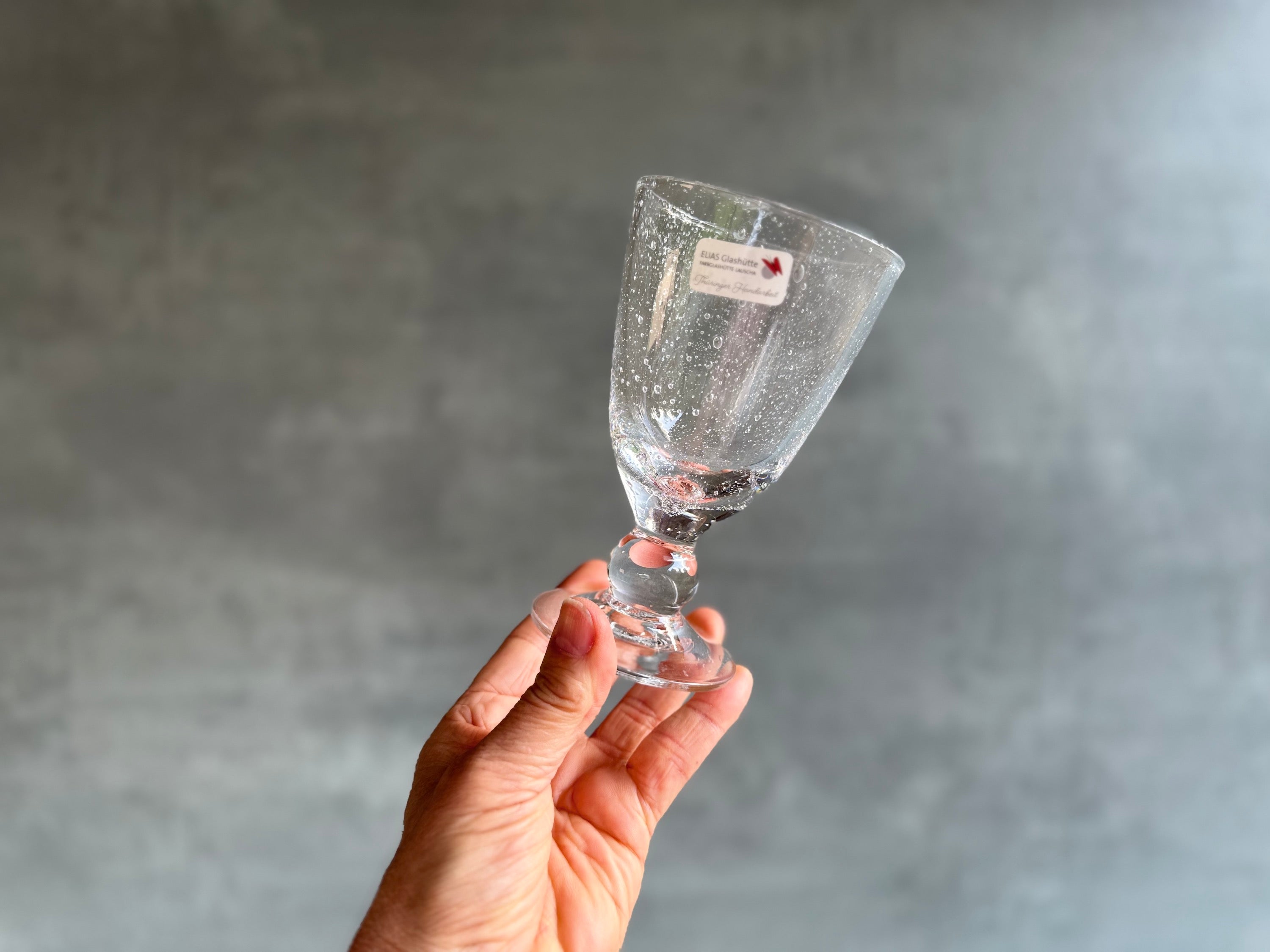 Weinglas aus Antikglas, handgemacht.