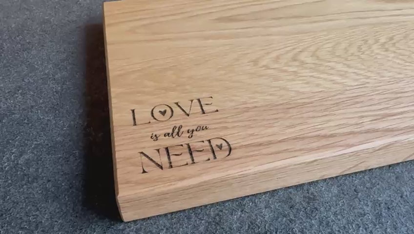 3 verschiedene Schneidebretter zu Valentinstag mit persönlicher Gravur.
