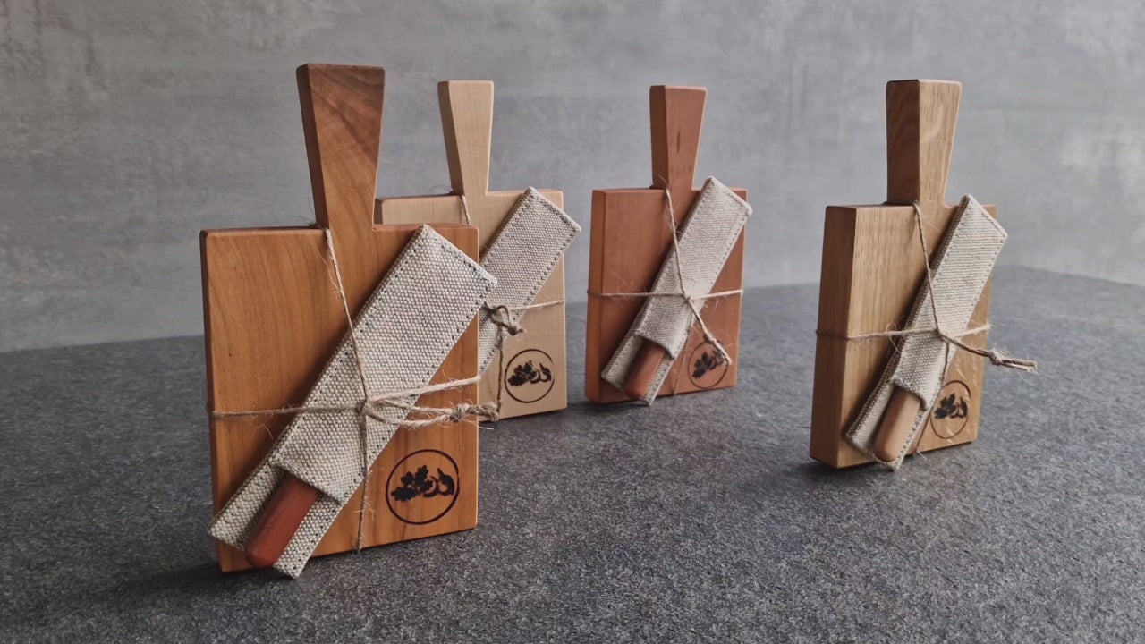 Film über kleine Butterboards mit Buttermesser. Amuse Gueule.
