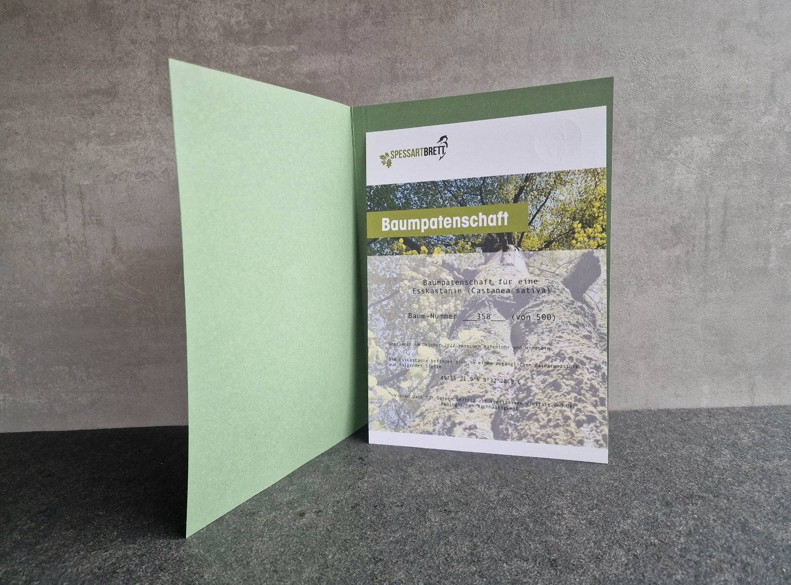 Urkunde mit Mappe. Baumpatenschaft im Spessart.