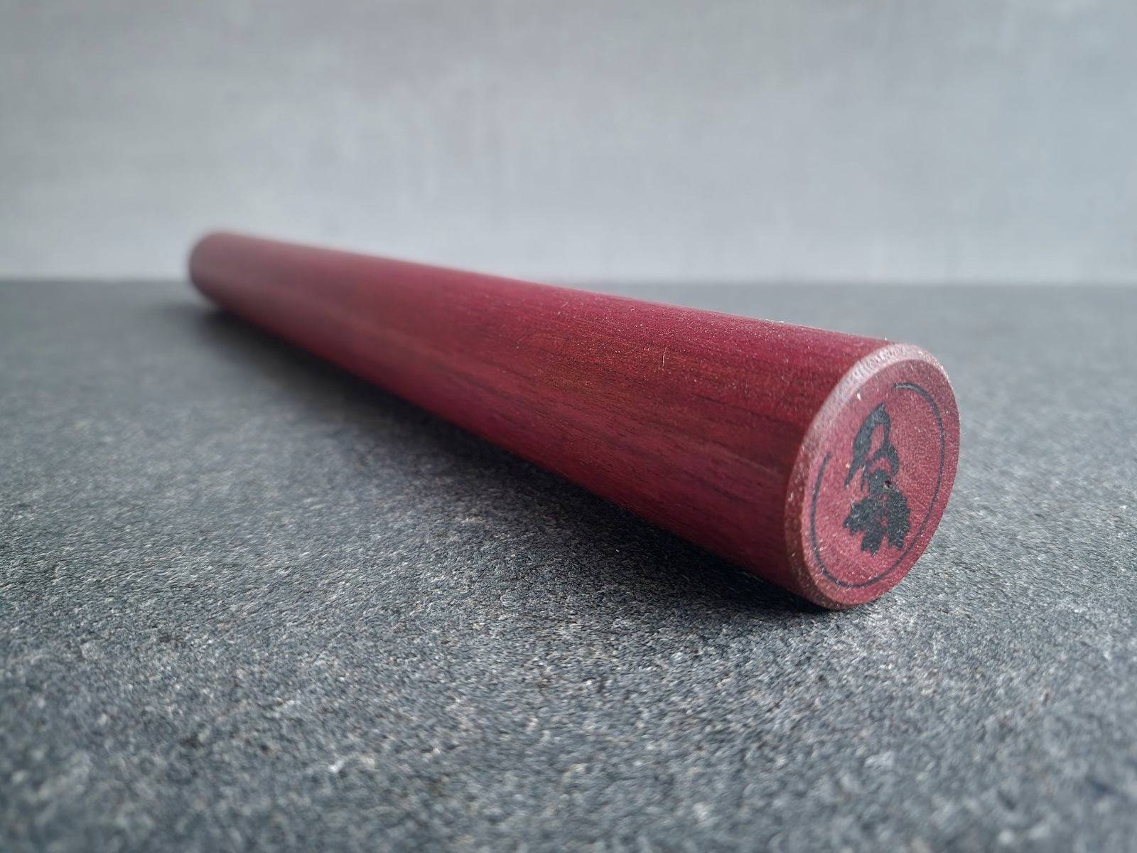 Amranth-Teigrolle aus violettem Amaranth.