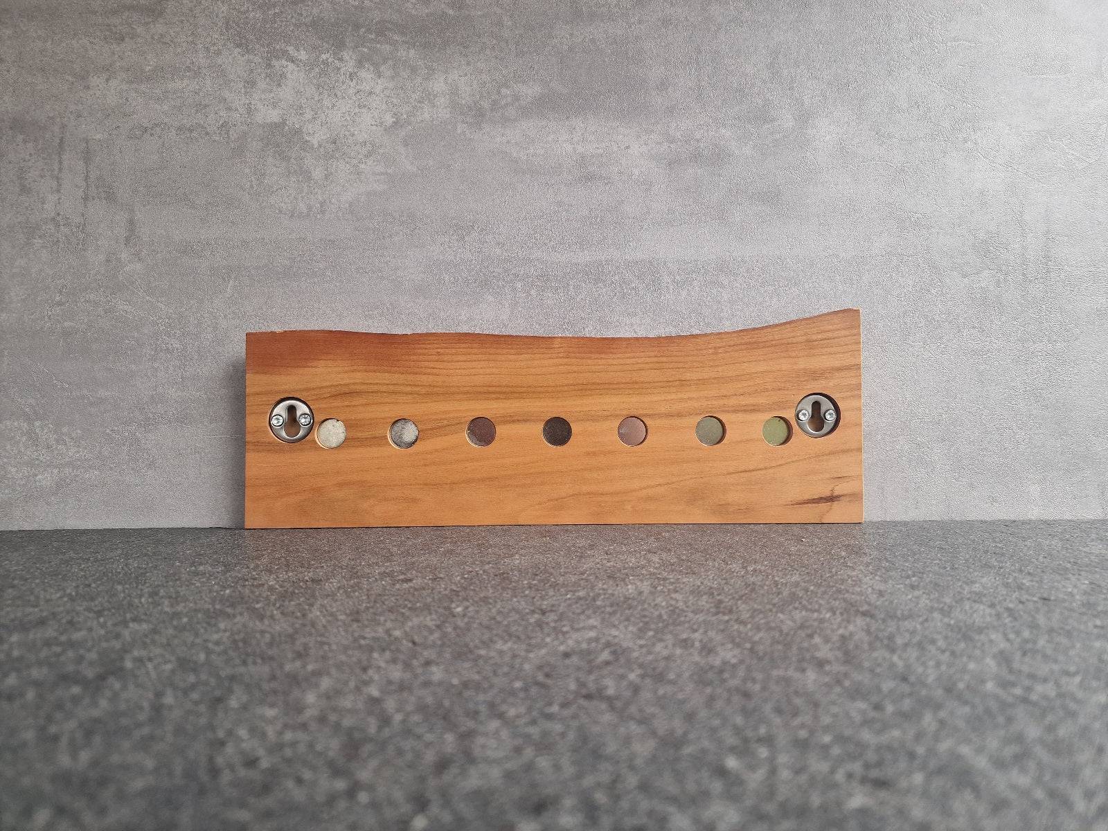 Magnetischer Messerhalter für 7 Kochmesser. Rückansicht.