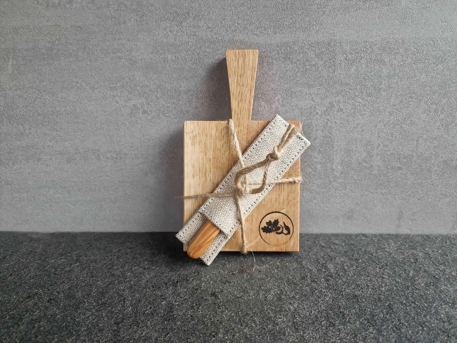 Aumuse Gueule Eichenbrett, verpackt mit einem Butter Buckels in einem Messer Etui.