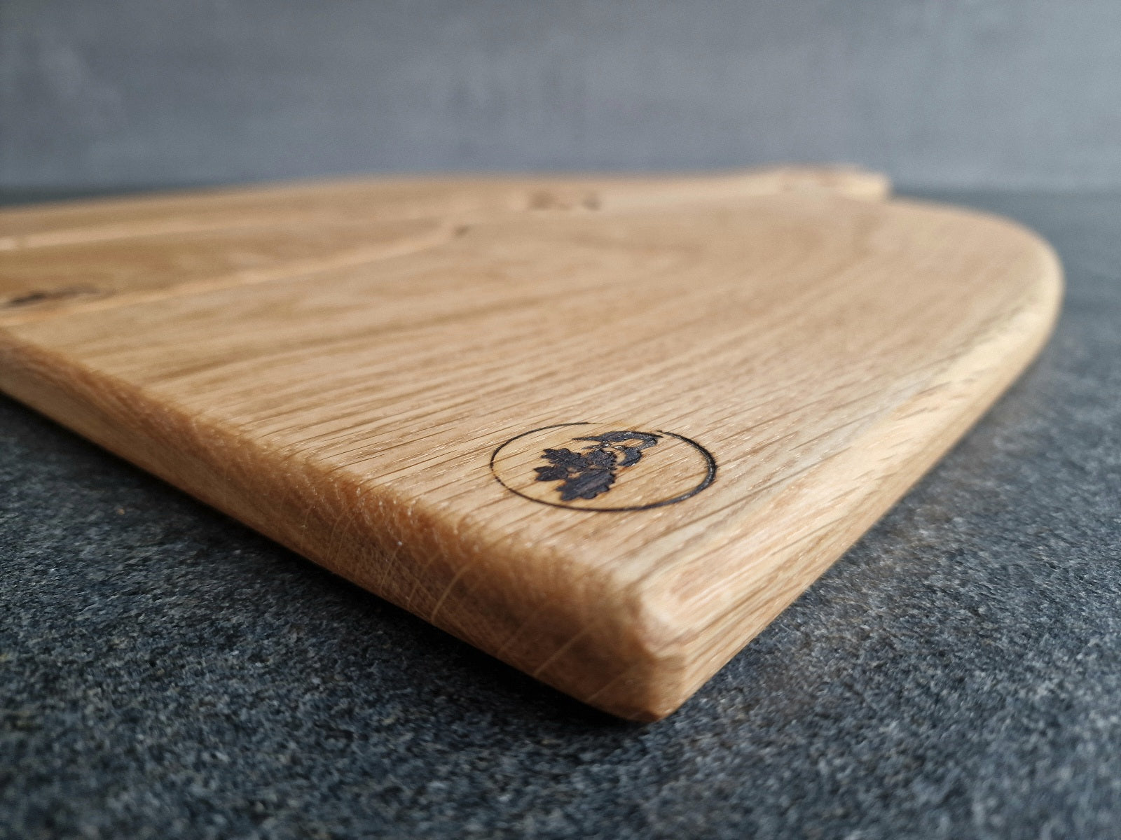 Partnerbrett aus Eiche, Spessartbrettlogo im Detail.