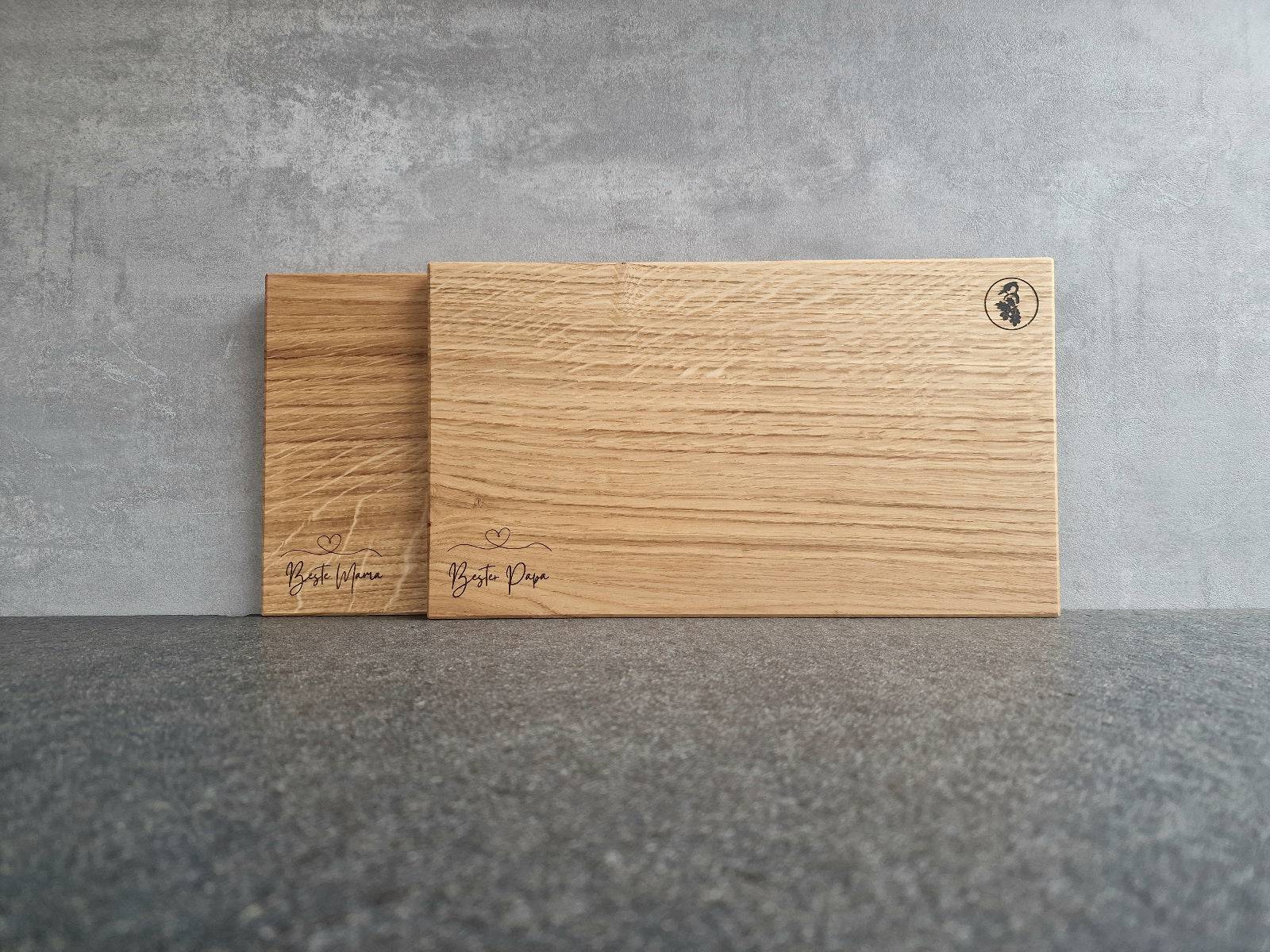 Beste Mama- und Bester Papa-Lasergravur auf einem Eiche Brotzeitzeitbrett, Gemüsebrett.