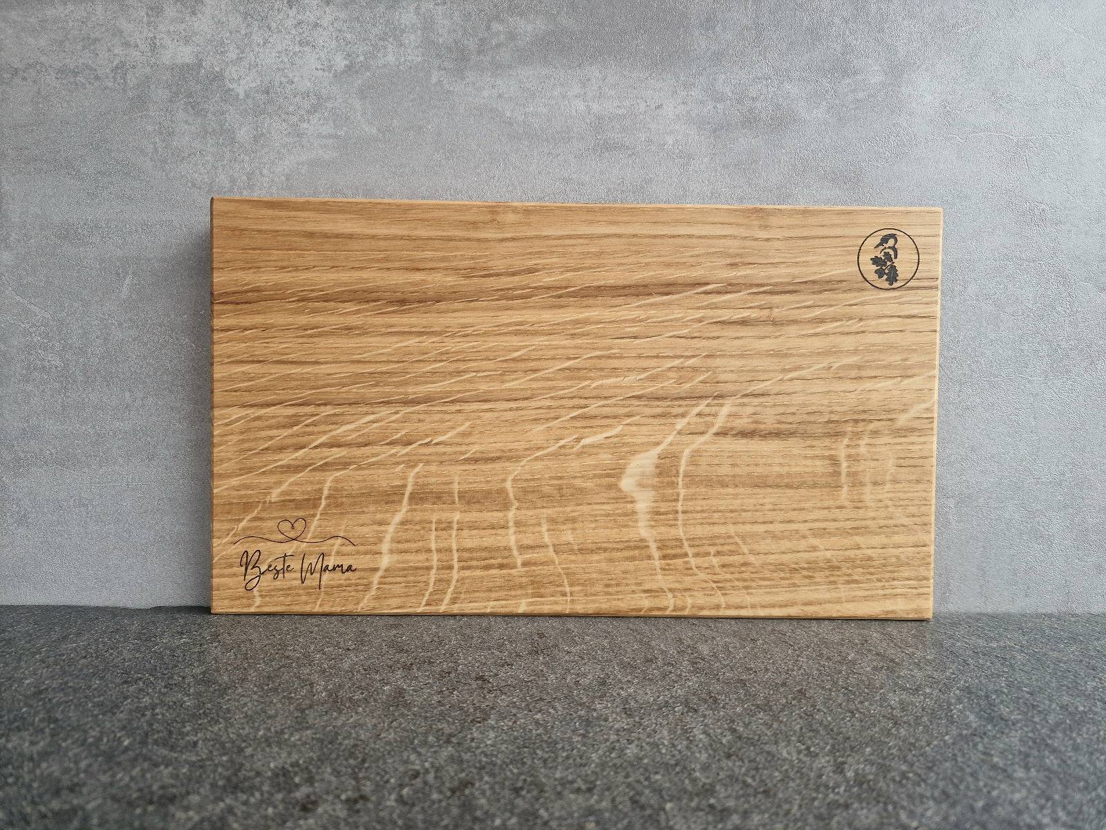 Eiche Gemüsebrett mit "bester Mama" Gravur.