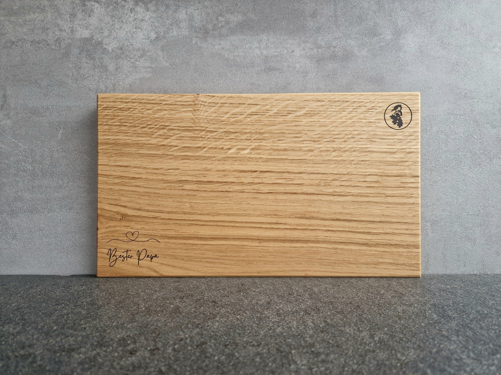 Brotzeitbrett aus Eiche mit "Bester Papa" Gravur.