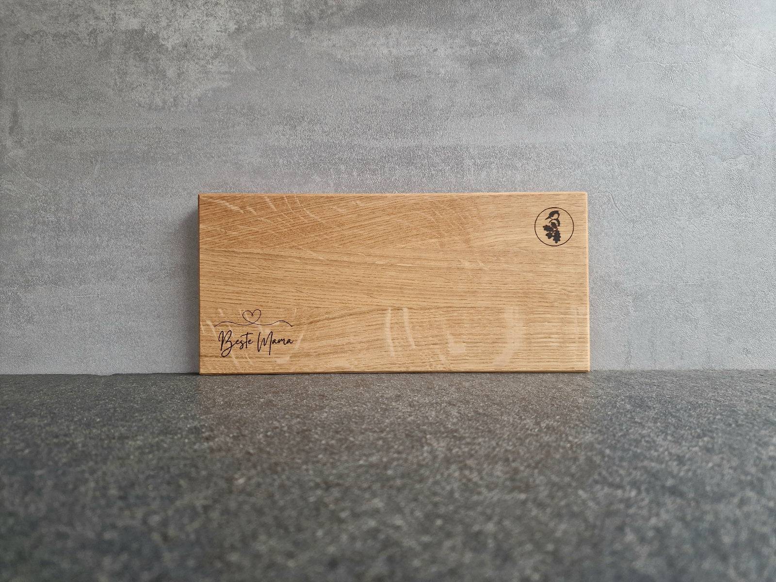 Muttertagsgeschenk: Holzbrett mit Lasergravur "Beste Mama" aus massiver Eiche.