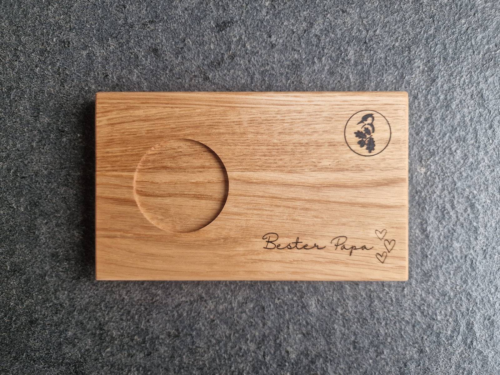 Vatertag Geschenk: Holztablett aus Eiche mit Gravur.