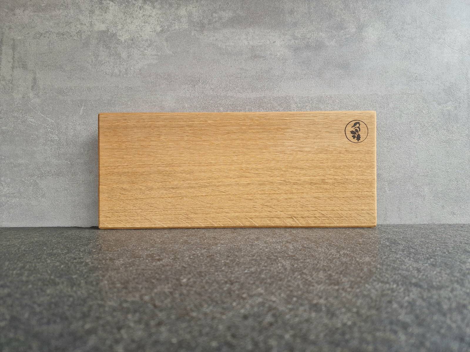 Einzelstück. Dickes Brotzeitbrett mit 2 schrägen Kanten aus einem Stück Eiche.