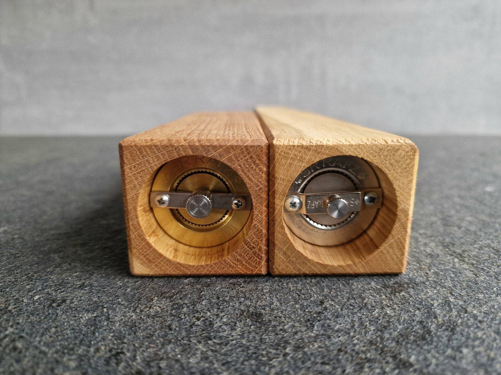 Pfeffermahlwerk und Salzmahlwerk von Strässler in Nahaufnahme. Verbaut in Eichenmühlen.