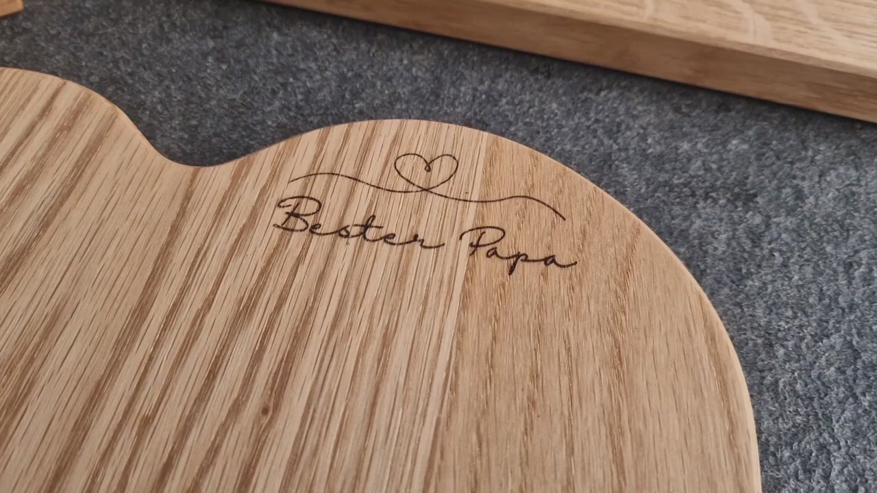 Muttertag- und Vatertags-Geschenke, nachhaltig aus Eiche produziert. Mit einer Lasergravur personalisiert.