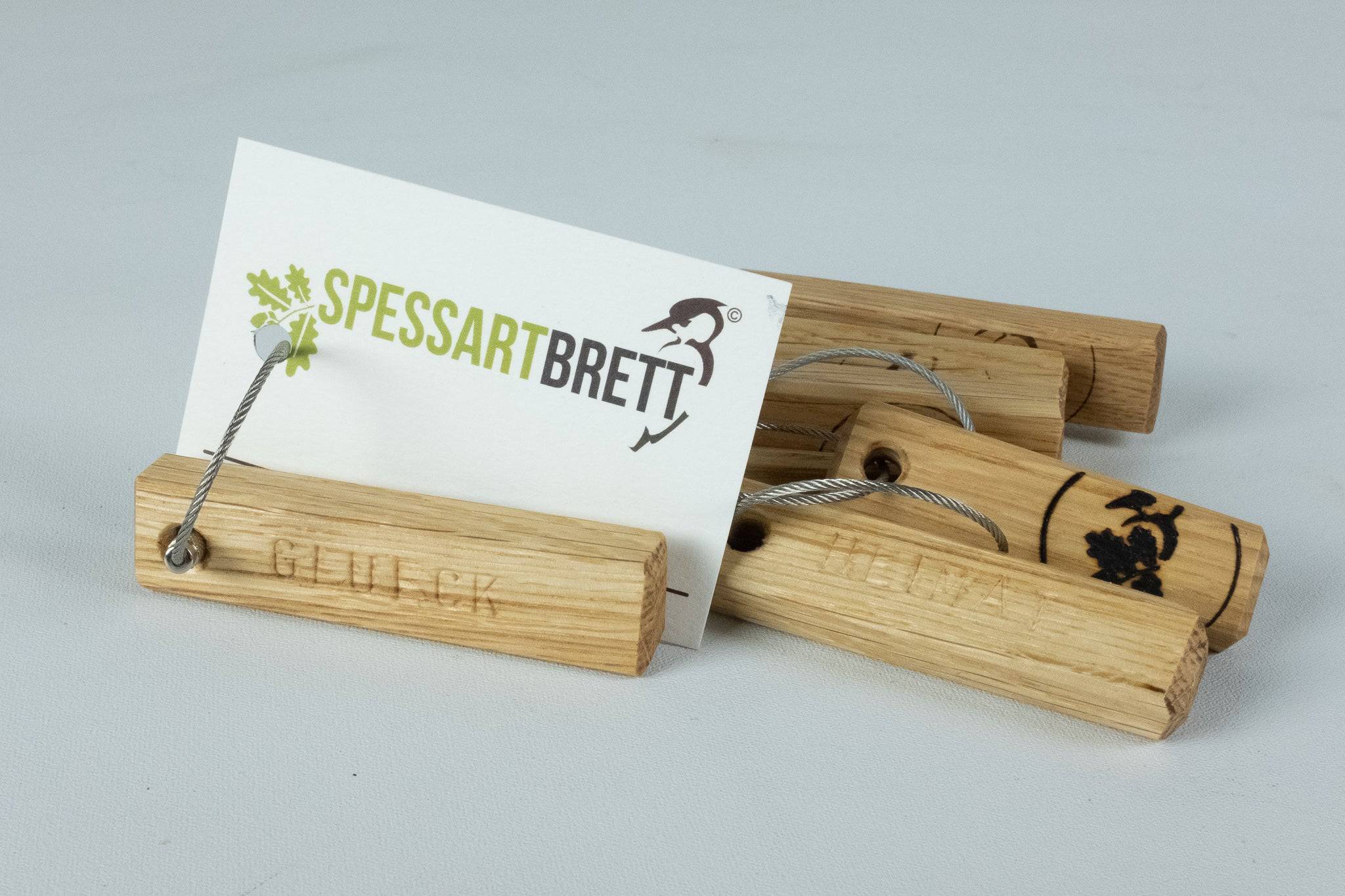 Verschiedene Holz Schlüsselanhänger auf einem Haufen
