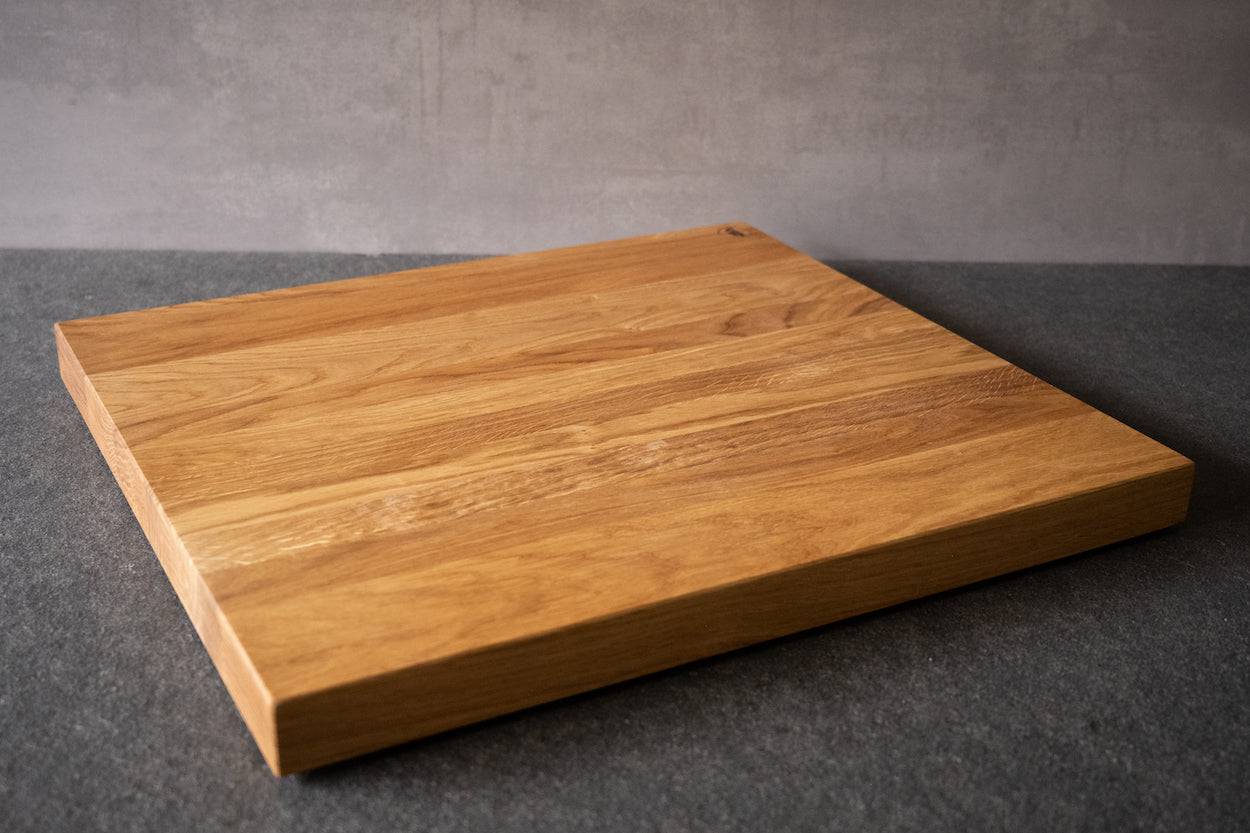 Schneideblock rechteckig, 60 x 55 cm, aus massiver Eiche.