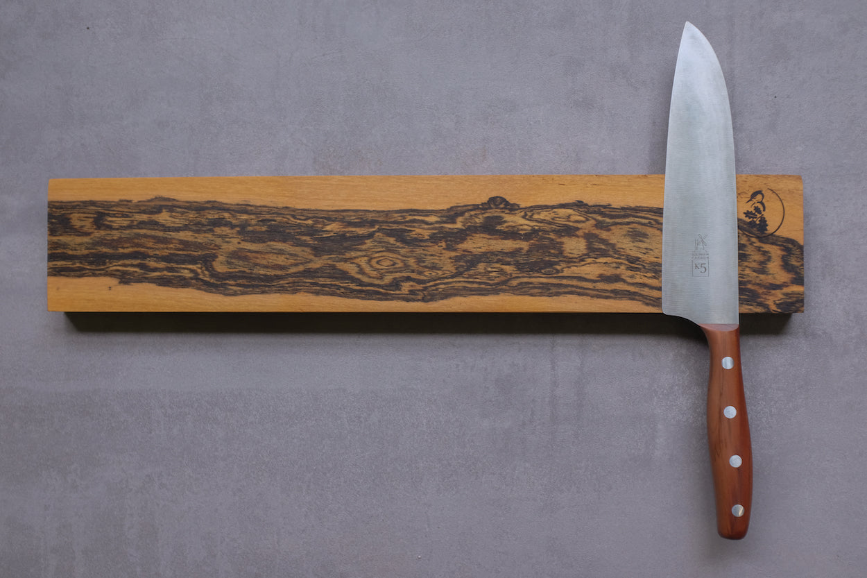 Bocote Edelholz magnetische Messerleiste für die Wand mit einem Windmühlenmesser K5 .