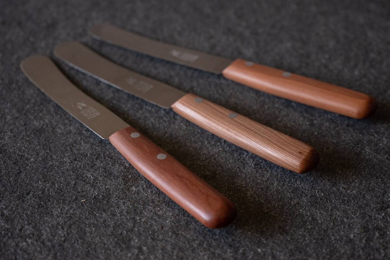 Detailansicht Griff Buckels Tischmesser aus Birne. Gesamtlänge ca. 22 cm.