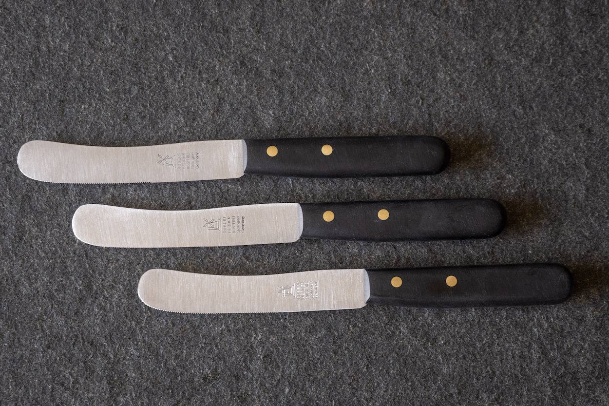 Drei Buckels Tischmesser mit schwarzem POM Griff