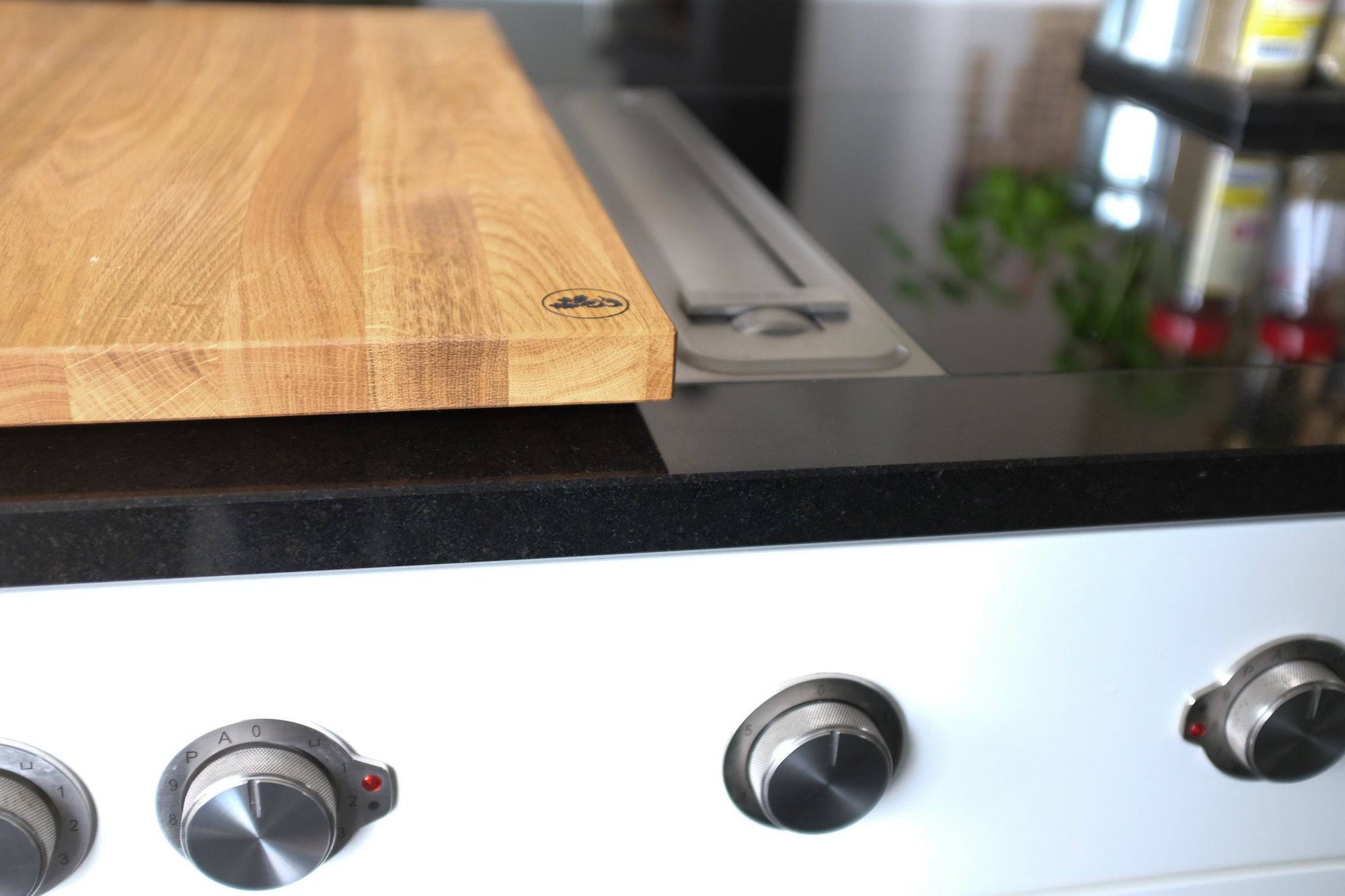 Halbe Ceranfeldabdeckung / Herdabdeckung aus Eiche - Spessartbrett