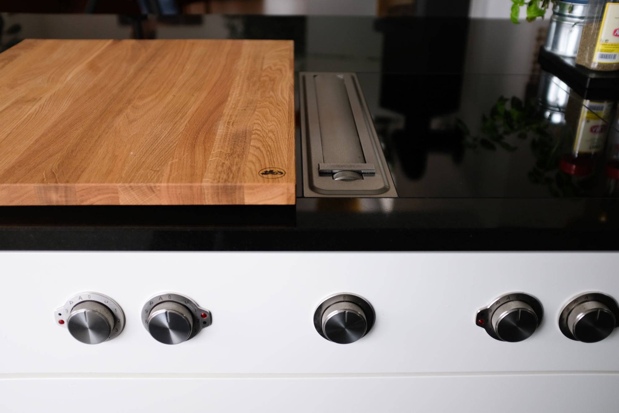 Halbe Ceranfeldabdeckung / Herdabdeckung aus Eiche - Spessartbrett