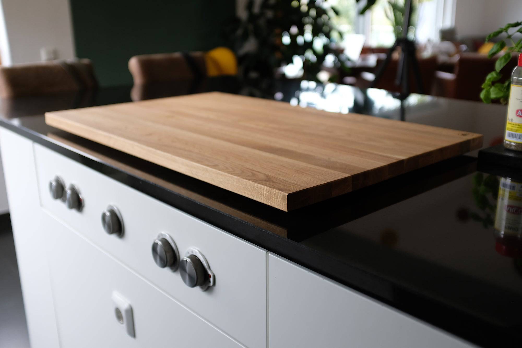 Halbe Ceranfeldabdeckung / Herdabdeckung aus Eiche - Spessartbrett