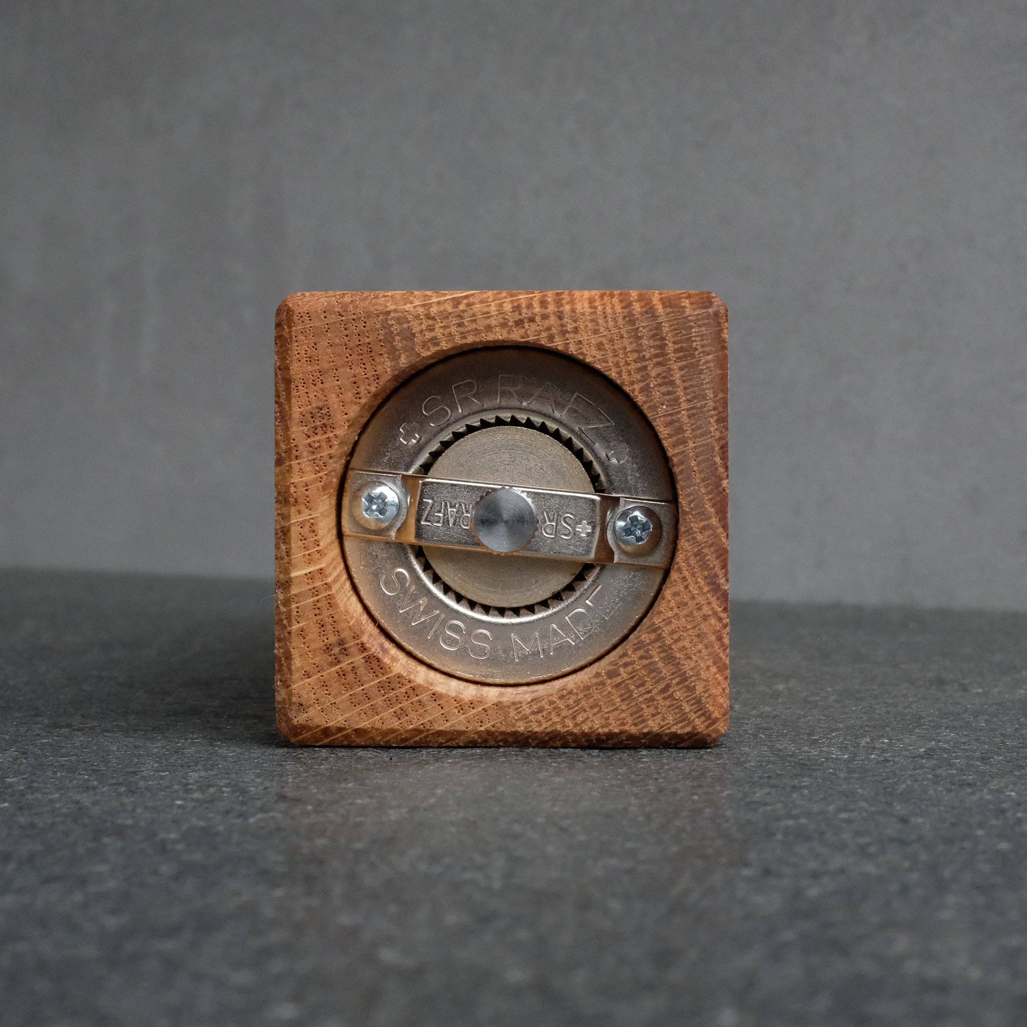 Eiche Pfeffermühle Detailansicht von unten fotografiert