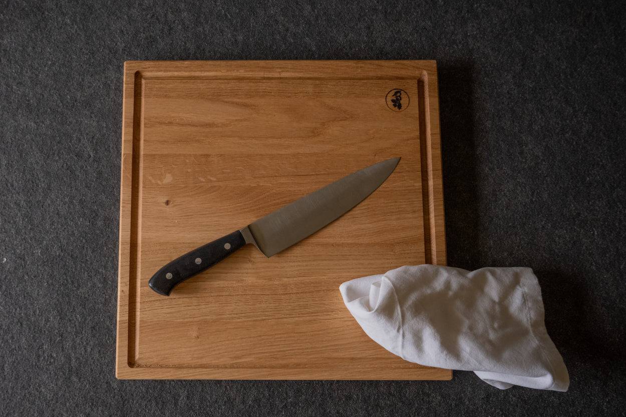 Ansicht Schneidebrett quadratisch mit Saftrille