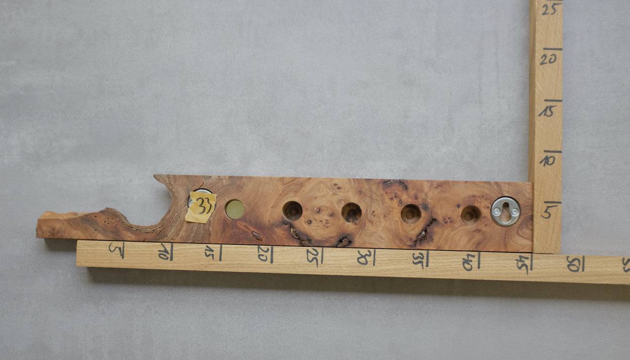 Rückansicht eines magnetischen Messerhalters von Spessartbrett.
