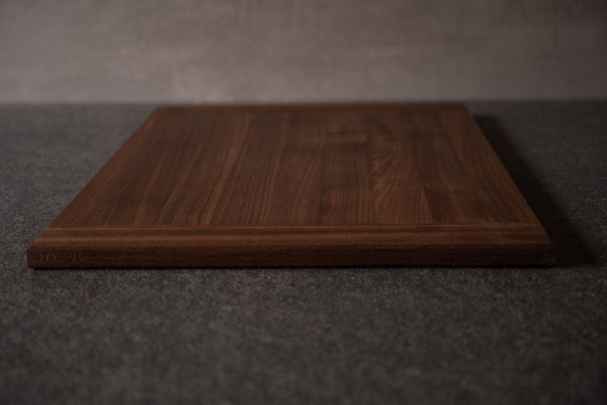 Seitenansicht Backbrett Nussholz