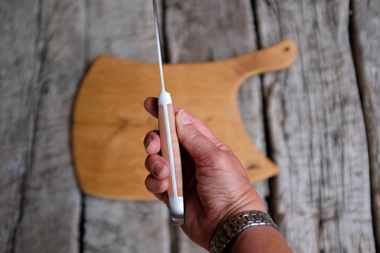 Ansicht von oben eines chinesischen Kochmesser von Güde in der Hand gehalten