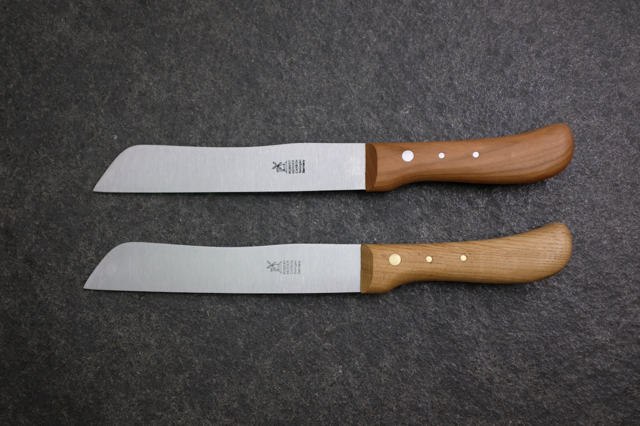 Windmühlenmesser Hamburger mit glatter Carbon Klinge, mit Eiche Griff und mit Kirsche Griff.