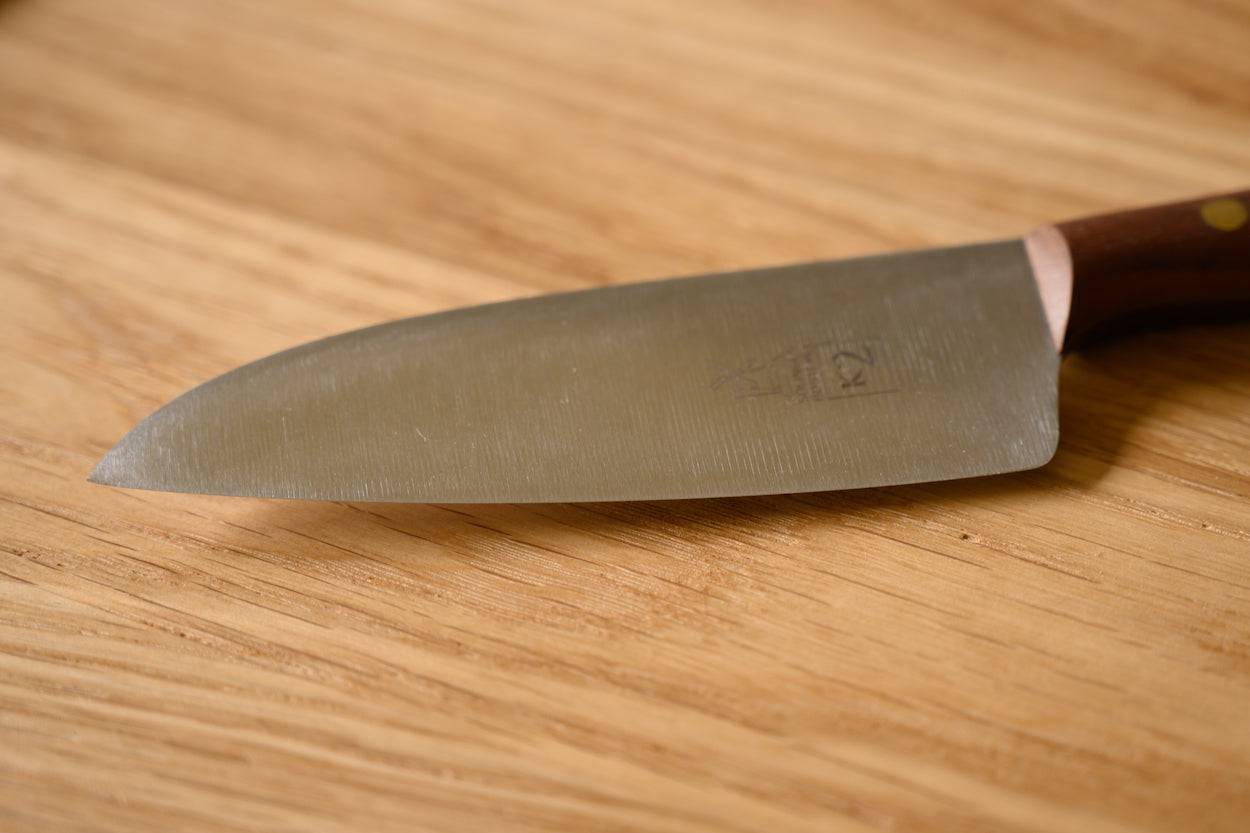 Detailansicht Klinge Schneidemesser mit Walnussgriff