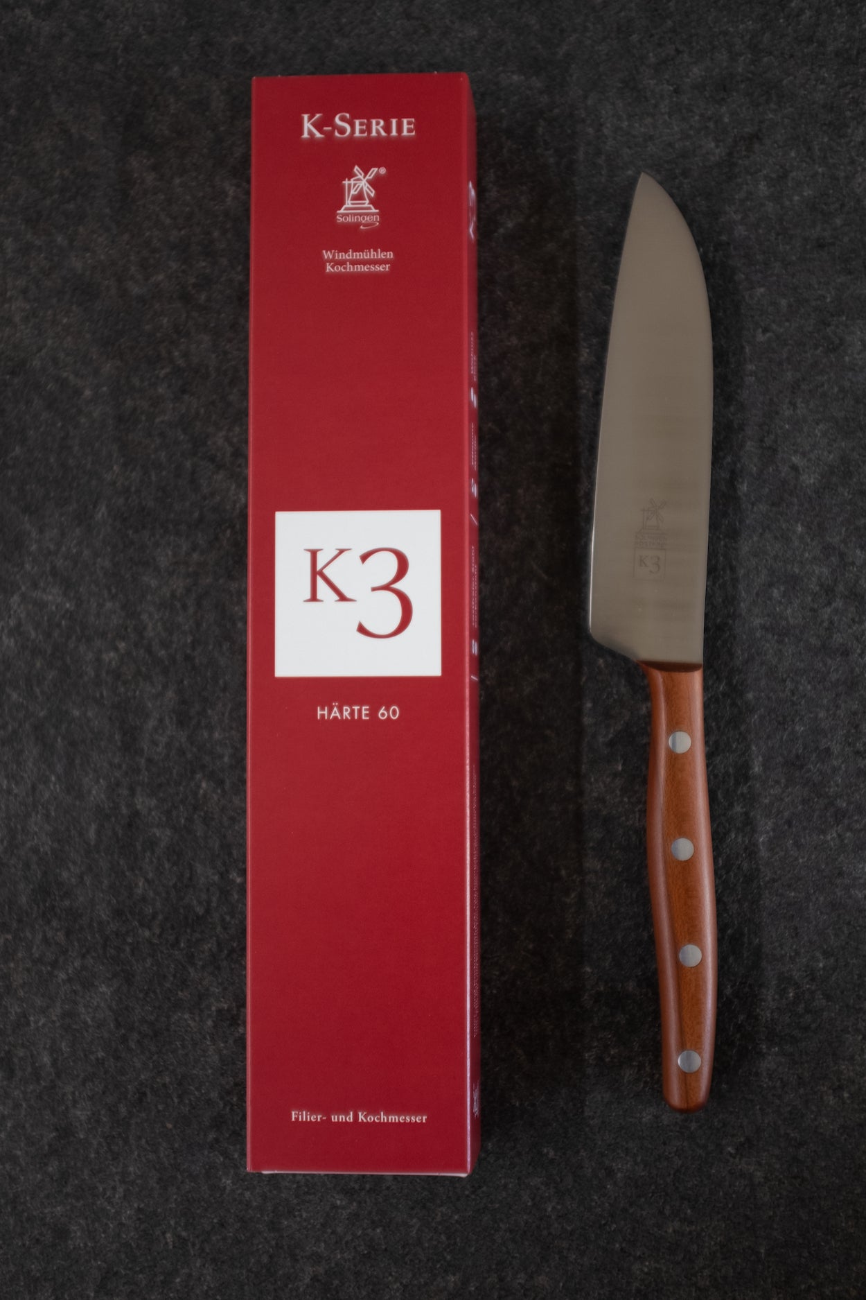 K-Serie von Windmühlenmesser. Original Verpackung und Kochmesser mit Pflaume-Griff.