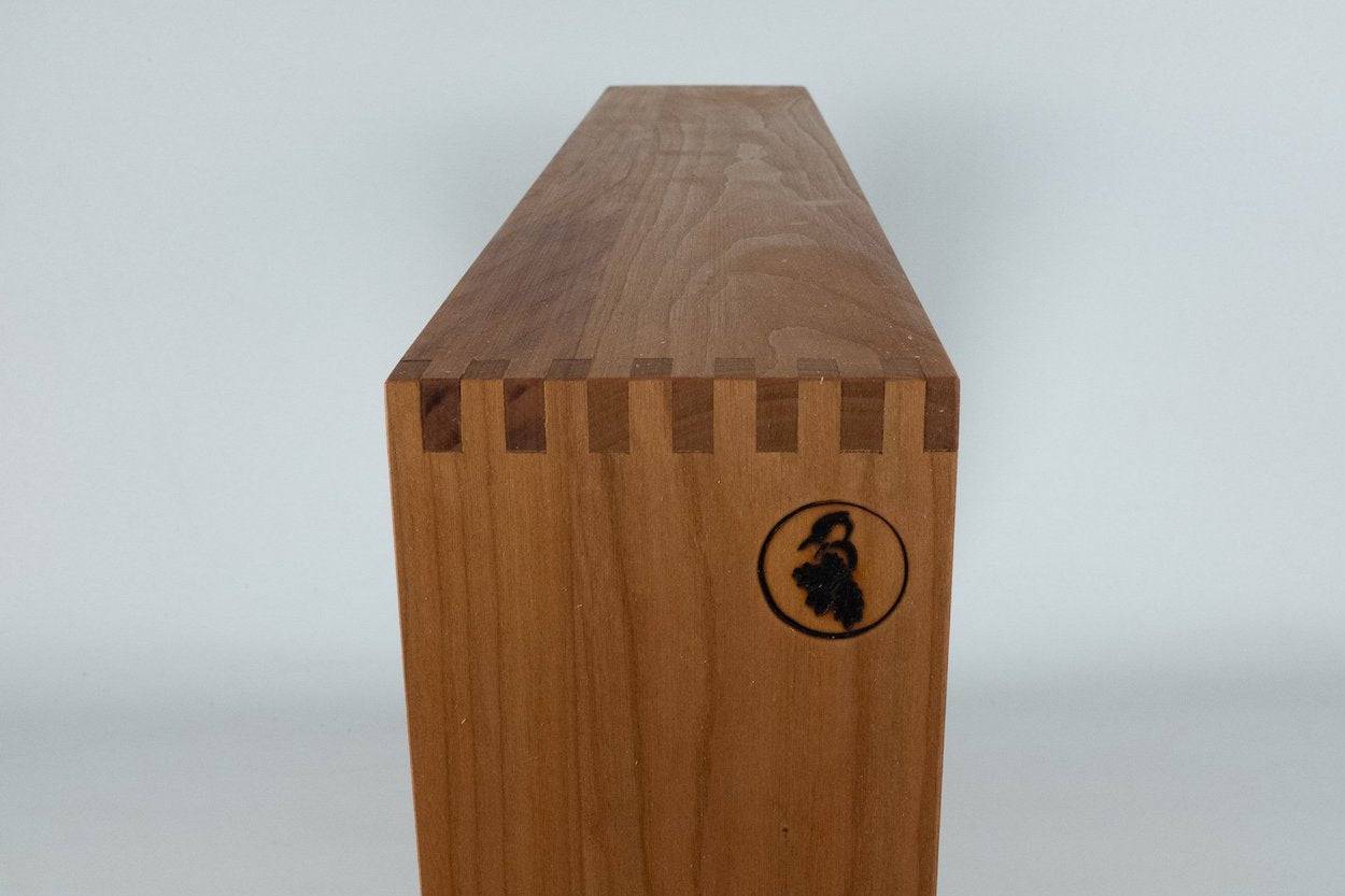 Detailansicht Kante Kirsche Regalwürfel