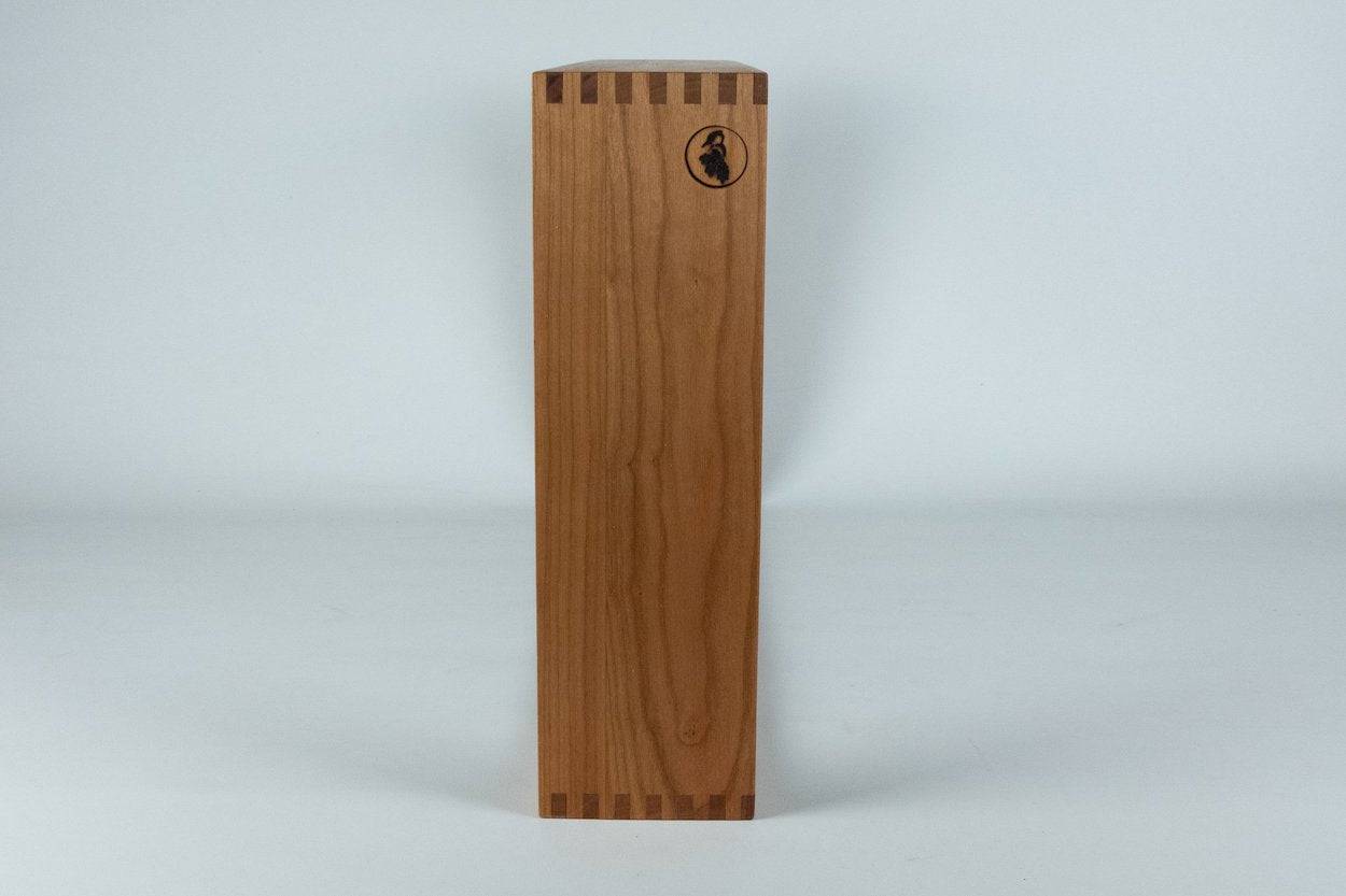 Seitenansicht rechteckiges Regal aus Kirschbaum