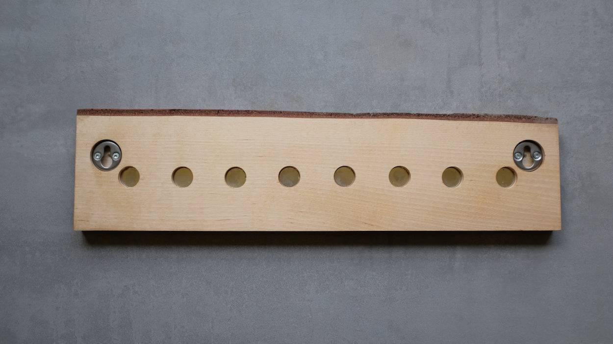 Rückseite des Magnetmesserhalters aus Birke.