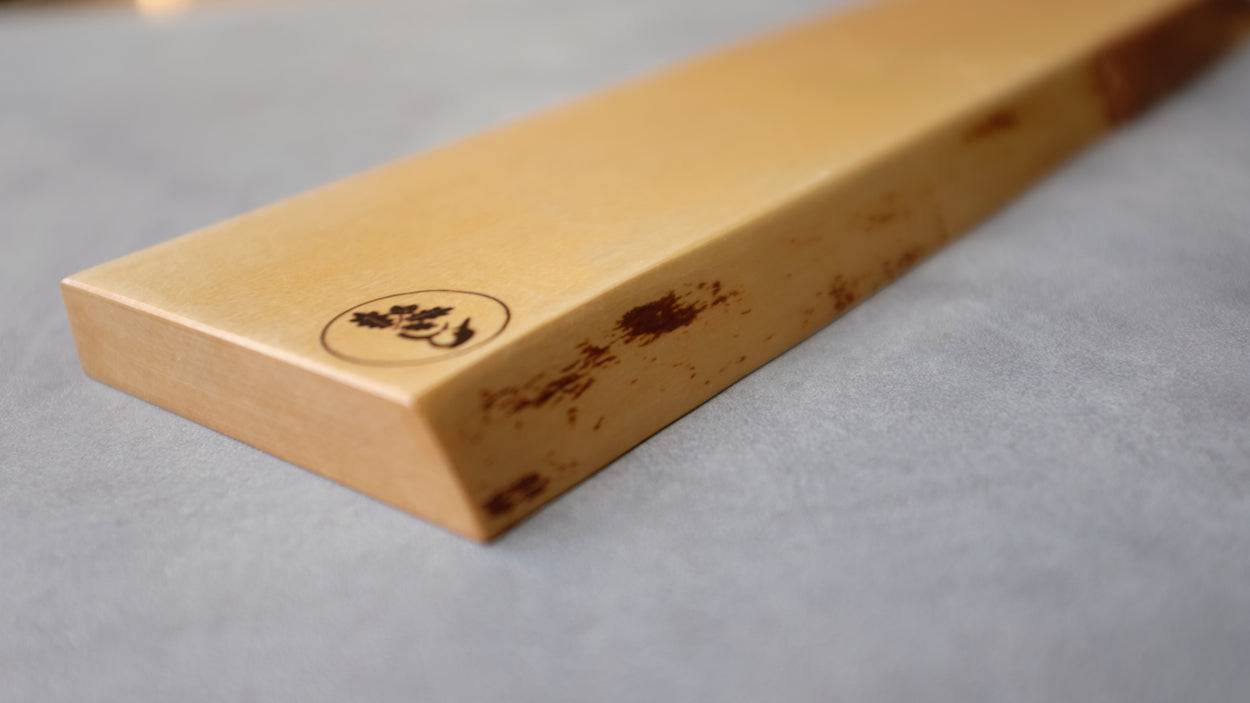 Detailansicht Messerhalter aus Birke.