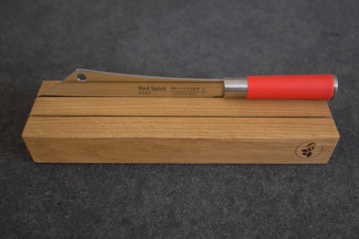 Obenansicht des zweifachen Messerhalters mit einem Dick Messer Ajax.