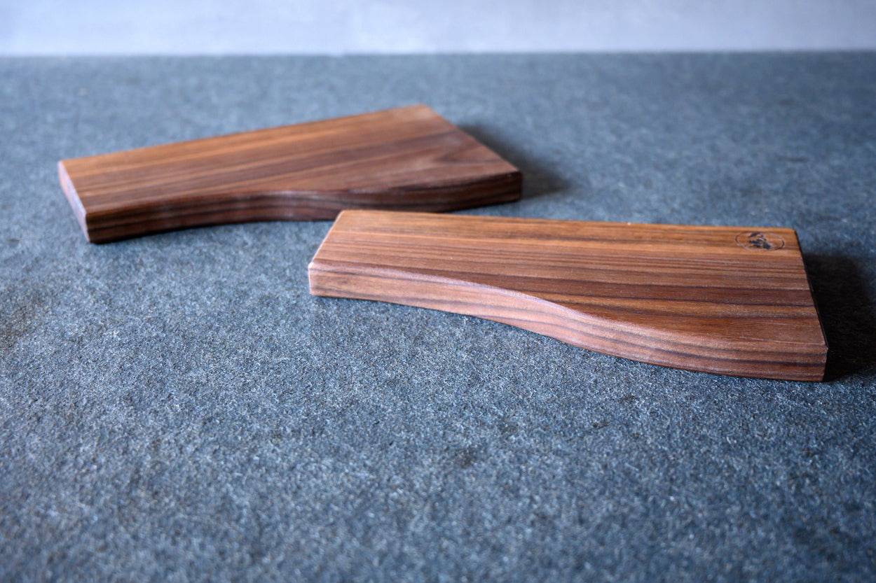 Nussbaumvollholz Schneidebrett beidseitig verwendbar zweiteilig