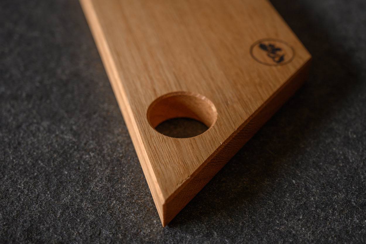 Detaiansicht Aussparung für ein Ei massives Servierbrett aus einem Stück Eiche