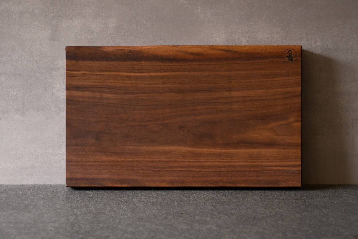 Schneideblock aus Vollholz Nussbaum